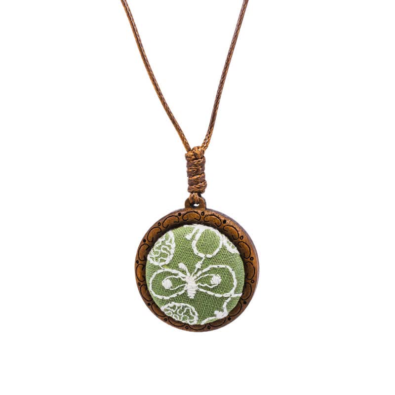 Buddha Stones 木製手彫り刺繍花蝶グラウンディングラウンドネックレス - 緑の蝶 - image 7