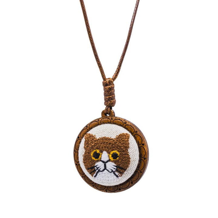 Buddha Stones 木製猫の幸運刺繍入り丸型ペンダントネックレス - オレンジタビー - image 8