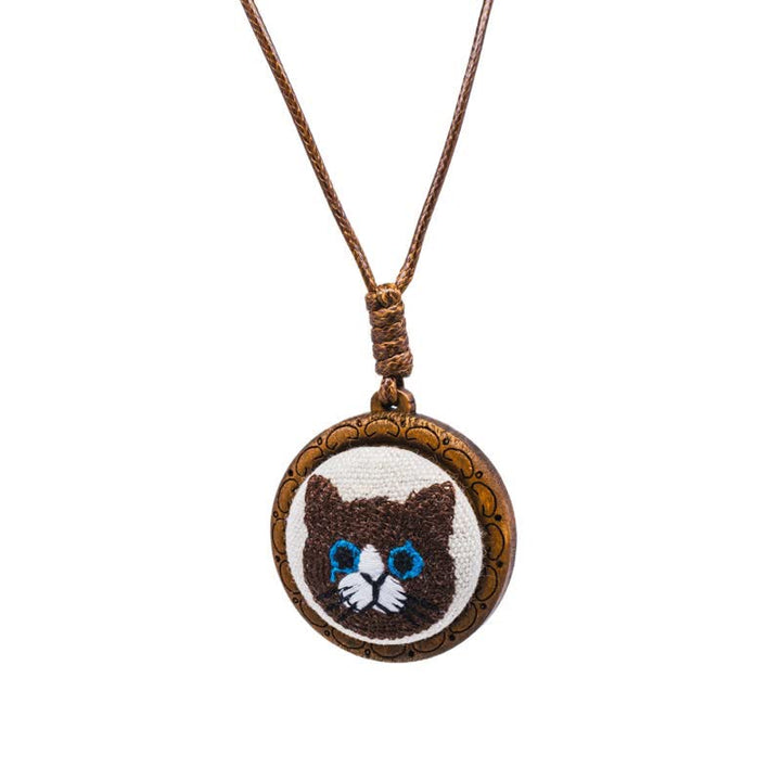 Buddha Stones 木製猫の幸運刺繍入り丸型ペンダントネックレス - 牛猫 - image 11