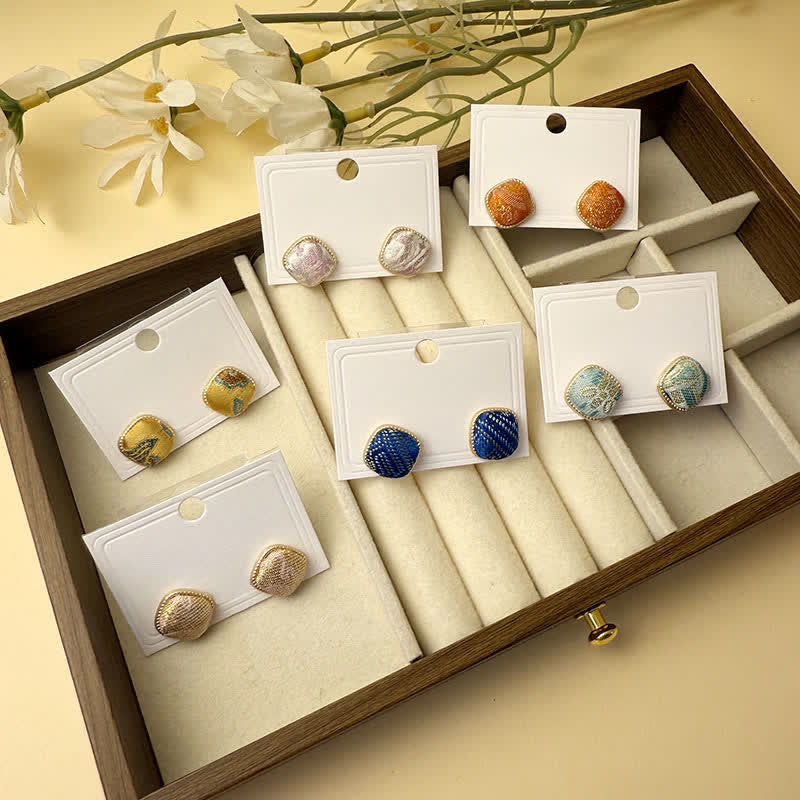 Buddha Stones 手作りの歌の錦織保護幾何学模様のスクエアスタッドピアス - image 12