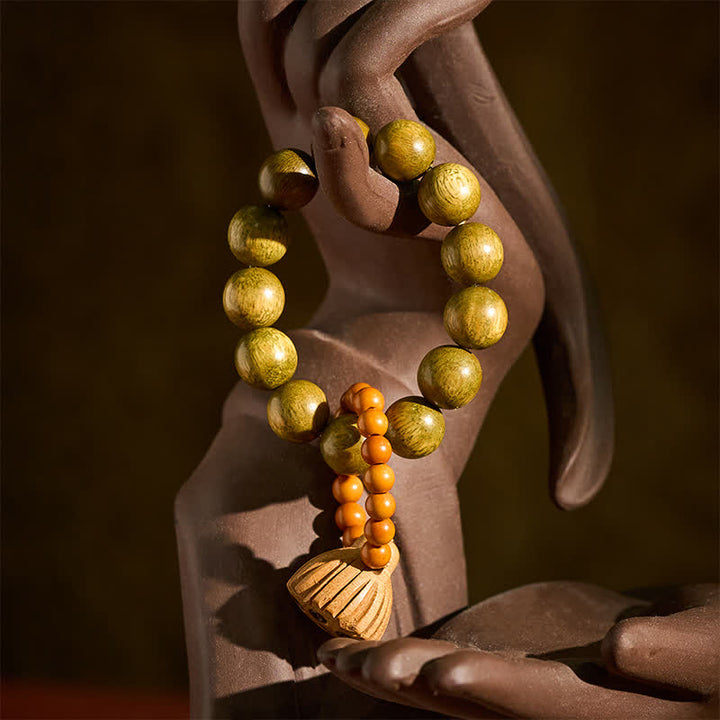 Buddha Stones 緑白檀の蓮の実をモチーフにした、手磨き仕上げの触覚瞑想ビーズ装飾品 - image 1