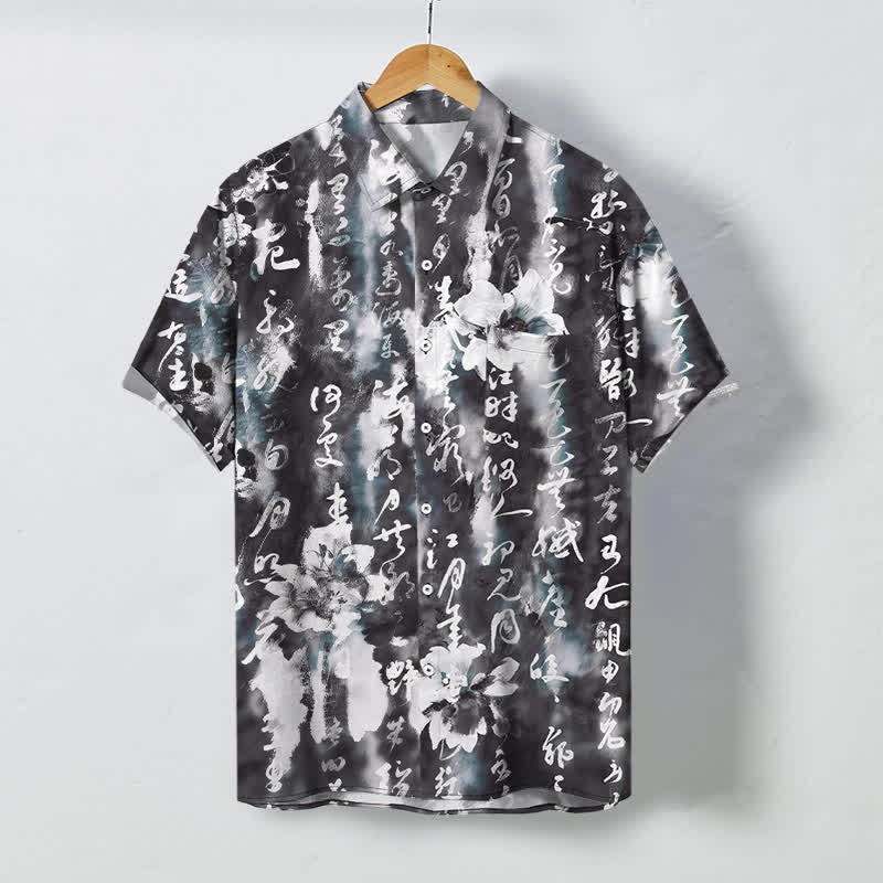 Buddha Stones カリグラフィー風花柄ボタン付き通気性メンズ半袖シャツ - 黒 - US/UK/AU48、 EU58 (4XL) - image 0