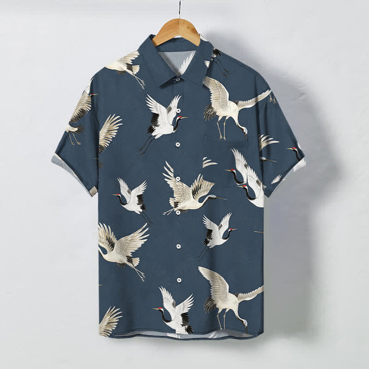 Buddha Stones 白鶴柄ボタン付き通気性メンズ半袖シャツ - スチールブルー - US/UK/AU48、 EU58 (4XL) - image 0