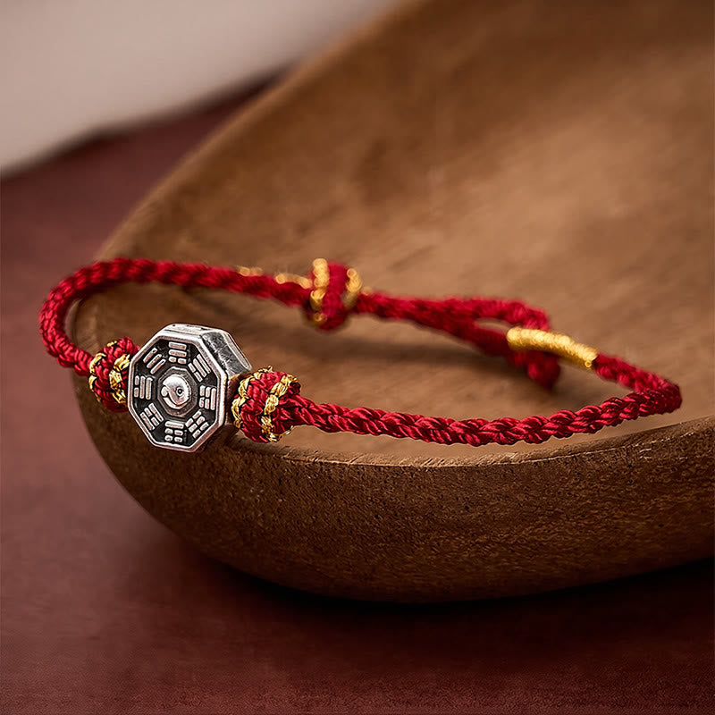 Buddha Stones 手織りの赤紐で作られた八卦護符付き調節可能ブレスレット - 赤紐（守護♥幸運） - image 0