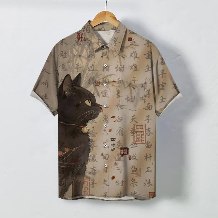 Buddha Stones 黒猫の書道印章柄ボタン付き通気性メンズ半袖シャツ - タン - US/UK/AU48、 EU58 (4XL) - image 0
