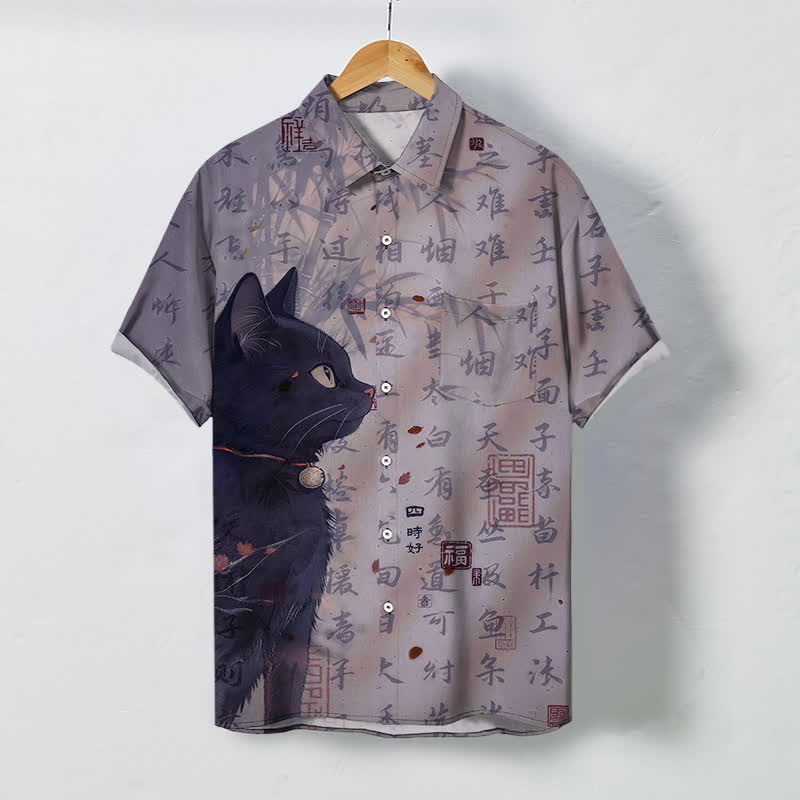 Buddha Stones 黒猫の書道印章柄ボタン付き通気性メンズ半袖シャツ - アザミ - US/UK/AU48、 EU58 (4XL) - image 7