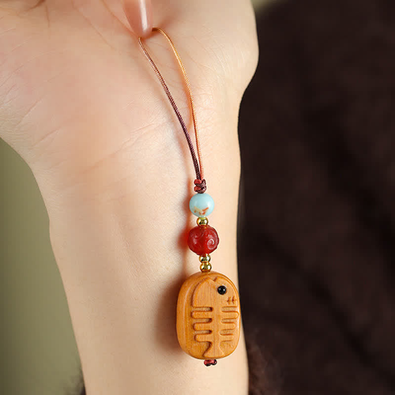 Buddha Stones 手彫りの白檀製猫魚浄化キーホルダー - image 8