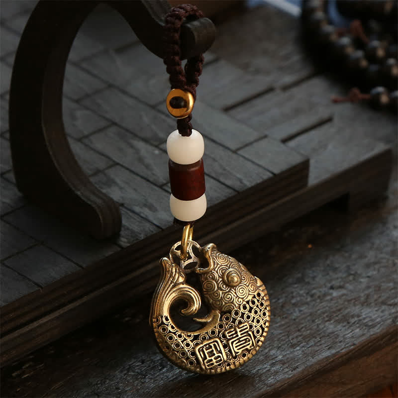 Buddha Stones 真鍮製鯉の成就をモチーフにした編み込みラウンドチャームキーホルダー - 白いビーズロープ - image 0