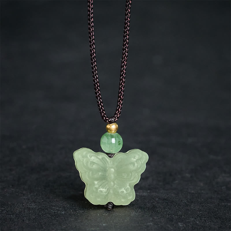 Buddha Stones 岫岩玉製蝶の変身モチーフ手彫りペンダントネックレス - 天然の岫岩玉（色合いは個体差があります） - image 0