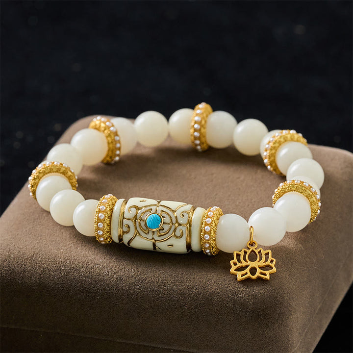 Buddha Stones ホワイト菩提樹の種子樹脂製バレルビーズ蓮のペンダント付きラウンド瞑想ブレスレット - 白菩提樹の実（手首周り：16～17cm） - image 0