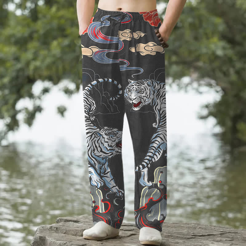 Buddha Stones 綿素材、白虎雲柄、メンズテーパードパンツ（ポケット付き） - 黒 - US/UK/AU50、EU60（5XL） - image 0