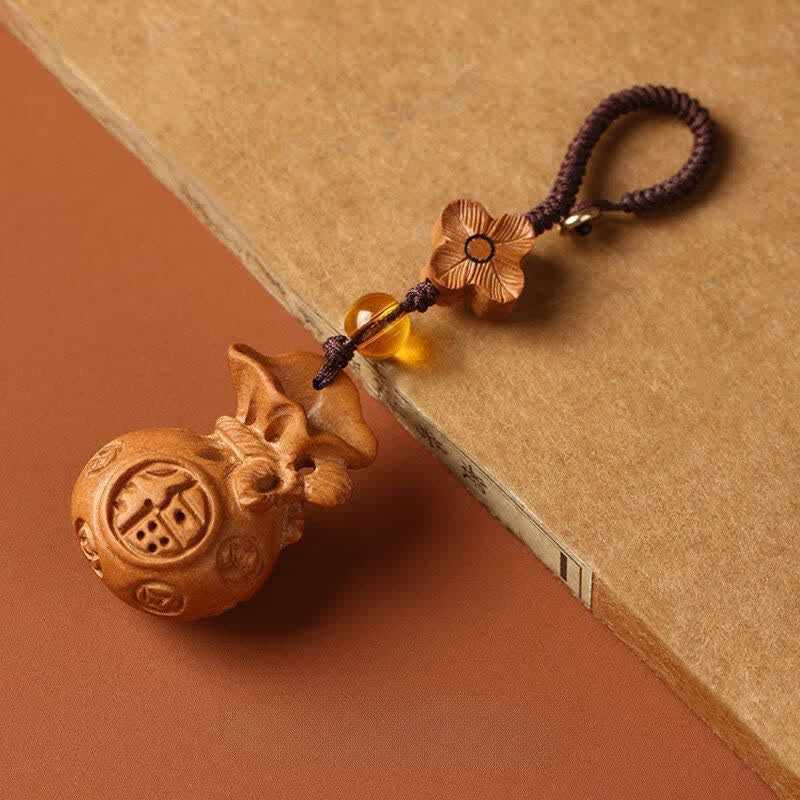 Buddha Stones 桃の木 福の文字 蓮の花 幸運のポーチ 財運のお守り キーホルダー - 梅の花ブラウンロープ - image 0