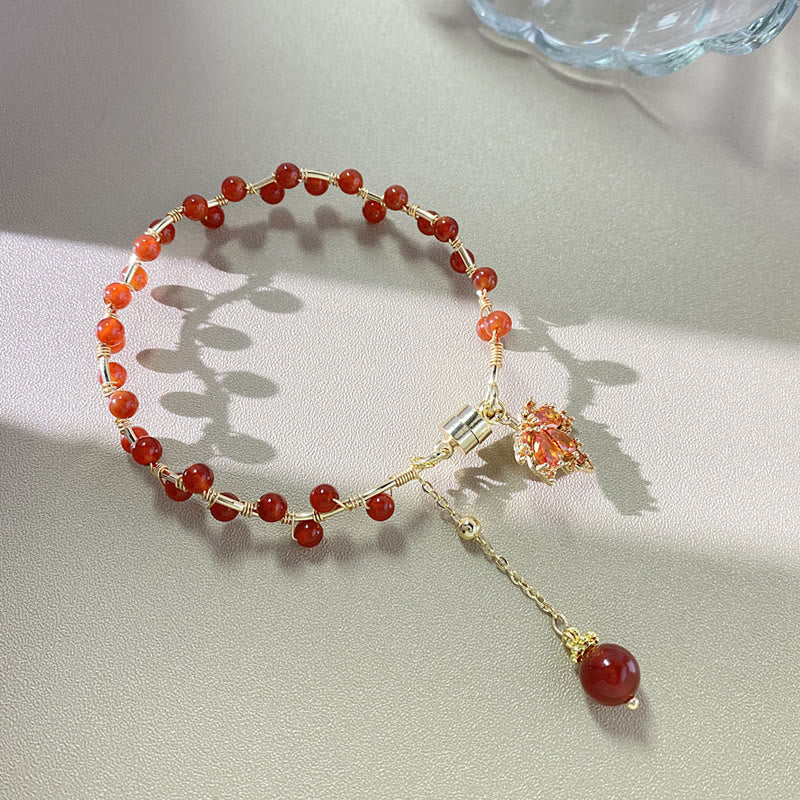 Buddha Stonesの赤いメープルリーフの幸運のお守りブレスレット