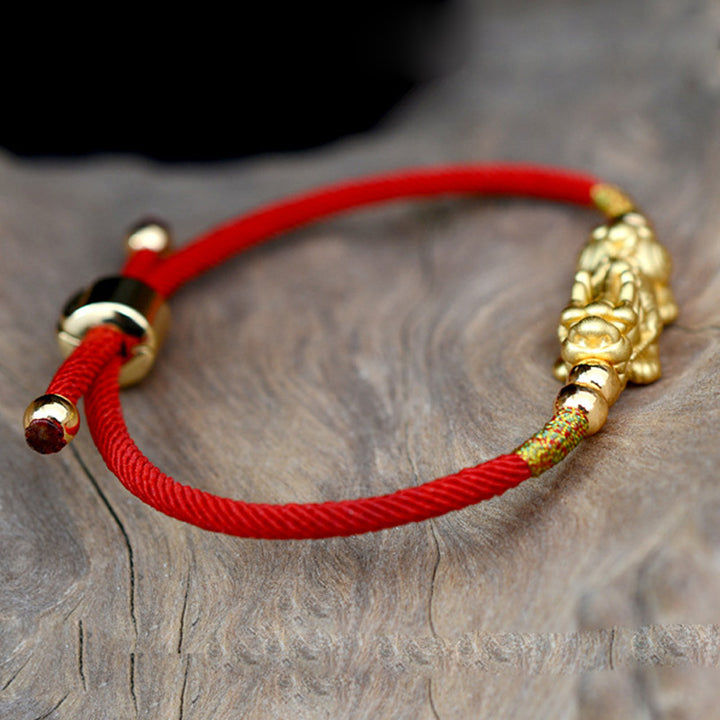 Buddha Stones24K 金メッキ 貔貅 幸運の赤紐ブレスレット