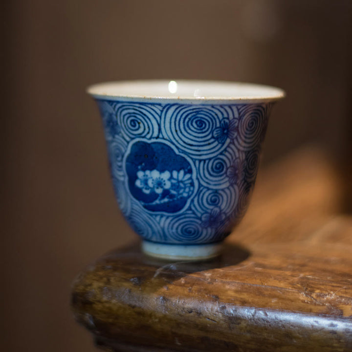 Buddha Stonesの青と白の磁器の手描きの蓮の花の陶器のティーカップカンフーティーカップ