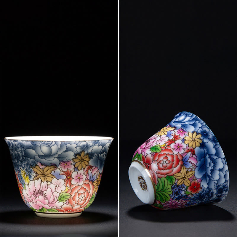 Buddha Stones、カラフルな花、蘭、海の波、青と白の磁器のティーカップ、カンフーティーカップ