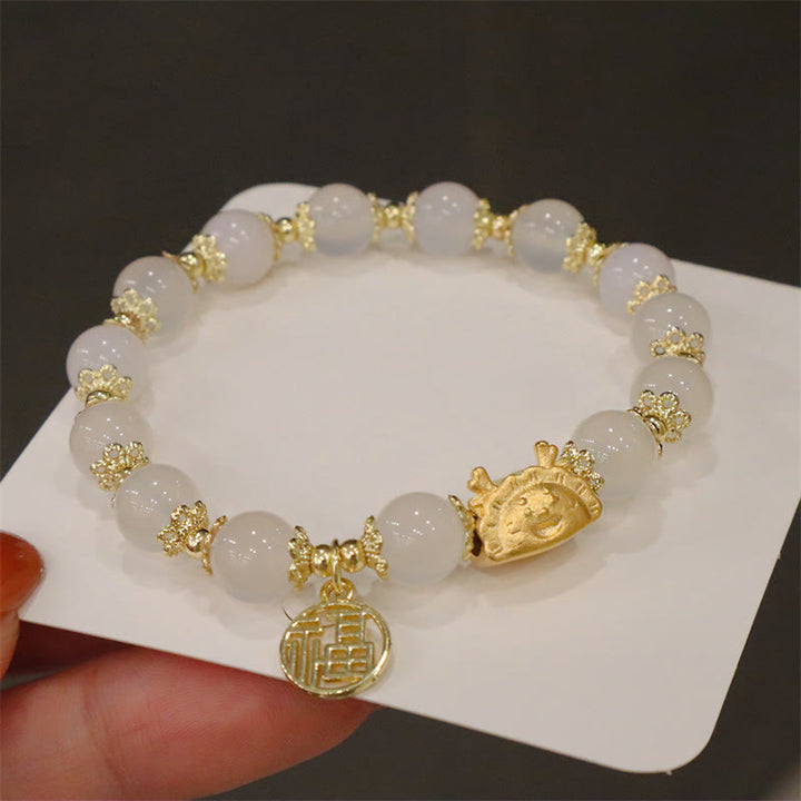 Buddha Stones赤瑪瑙 ストロベリークォーツ 黒曜石 翡翠 ガーネット 真珠 辰砂 団子型 龍 幸運 福 キャラクター ブレスレット - ホワイトアゲート（手首周り14～19cm） - image 7