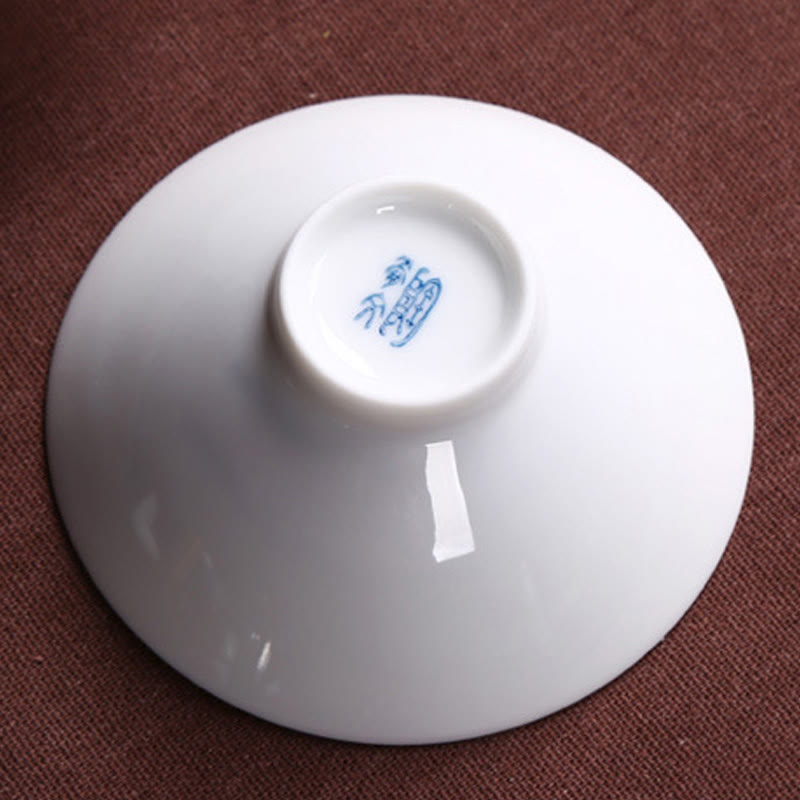 Buddha Stonesの青白磁の鯉の陶器ティーカップ、カンフーティーカップ