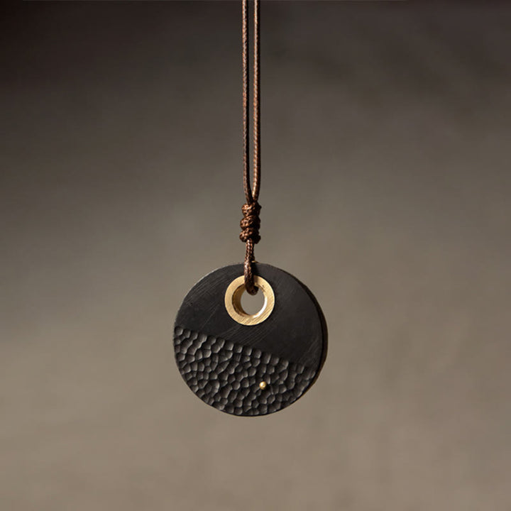 Buddha Stones手作りラウンド黒檀木製銅平和ネックレスペンダント