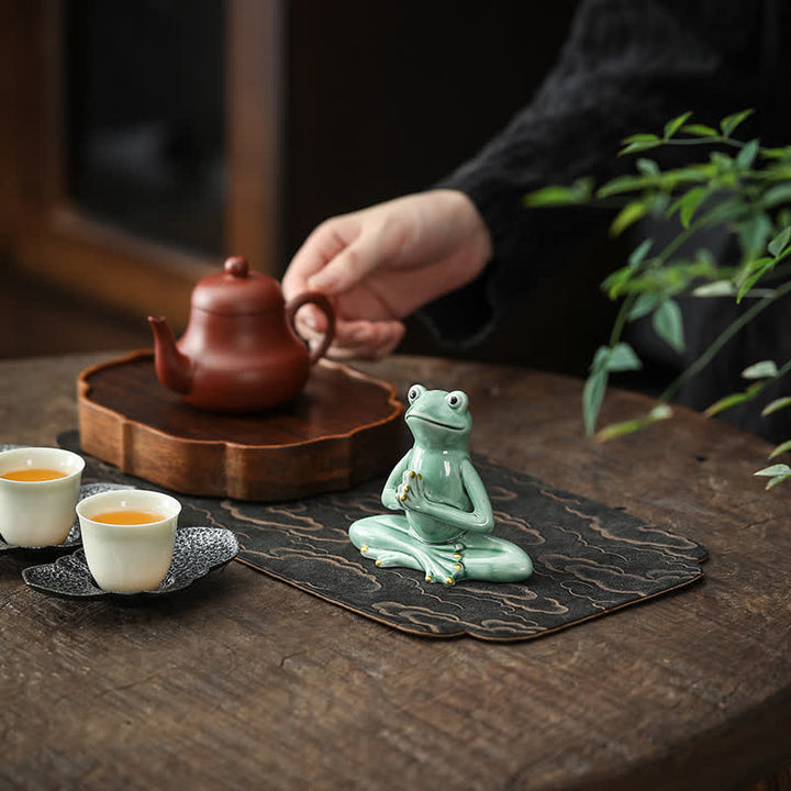 瞑想する陶器の禅のカエルの像の装飾