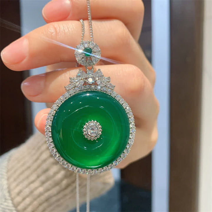 Buddha Stonesグリーンカルセドニー ラウンドピースバックル ストレングスネックレスペンダント