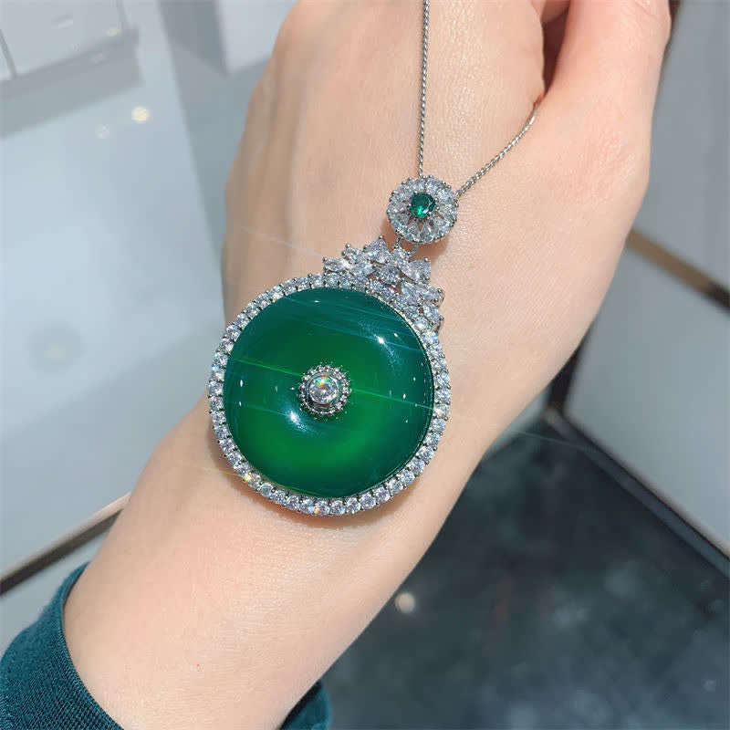 Buddha Stonesグリーンカルセドニー ラウンドピースバックル ストレングスネックレスペンダント