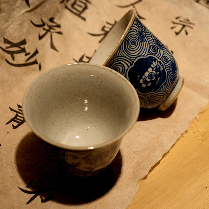 Buddha Stonesの青と白の磁器の手描きの蓮の花の陶器のティーカップカンフーティーカップ