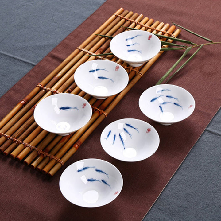Buddha Stonesの青白磁の鯉の陶器ティーカップ、カンフーティーカップ