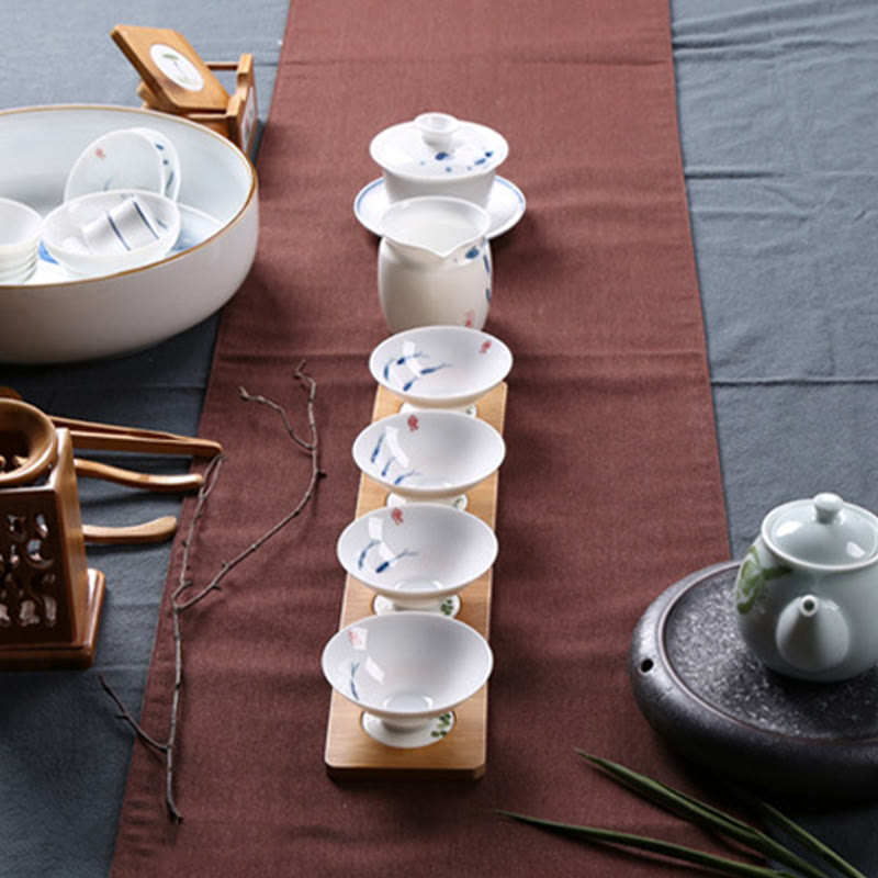 Buddha Stonesの青白磁の鯉の陶器ティーカップ、カンフーティーカップ