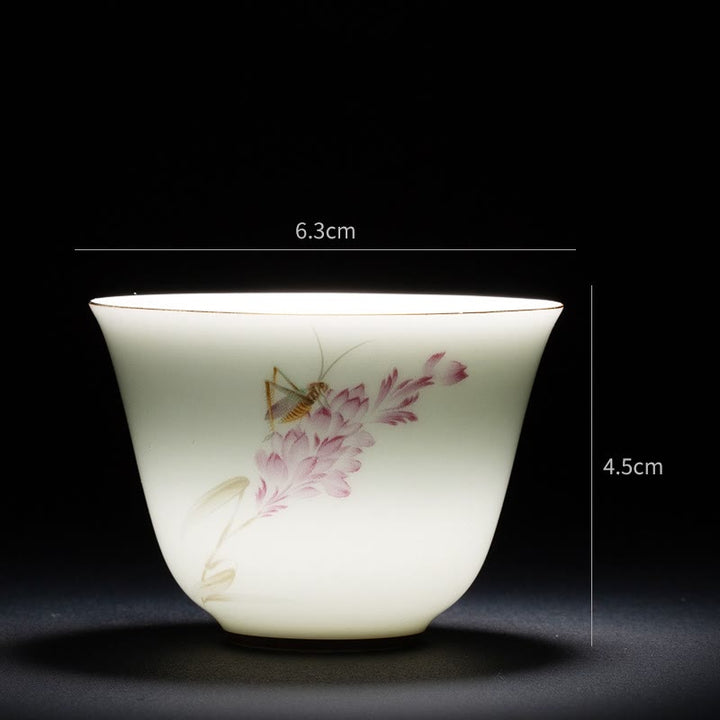 Buddha Stones、カラフルな花、蘭、海の波、青と白の磁器のティーカップ、カンフーティーカップ