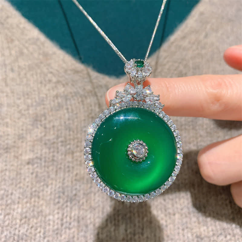 Buddha Stonesグリーンカルセドニー ラウンドピースバックル ストレングスネックレスペンダント