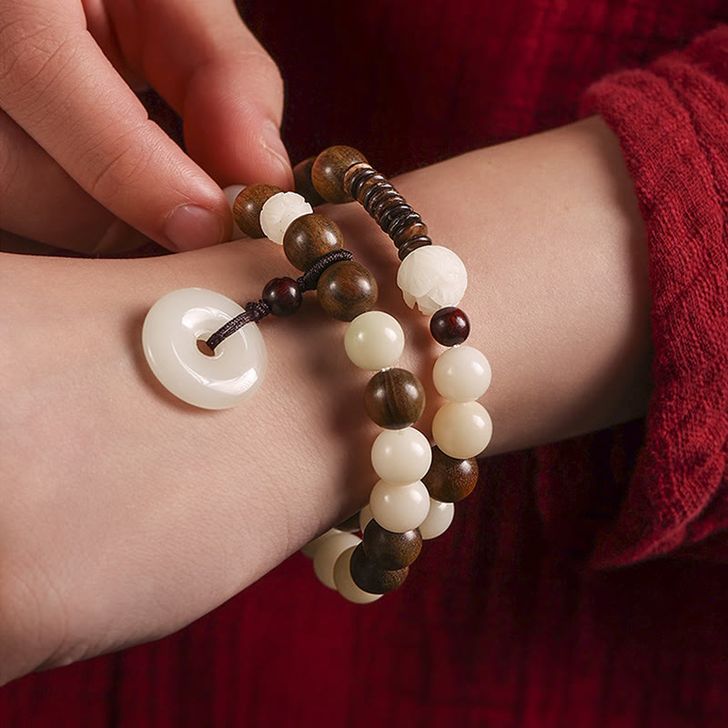 Buddha Stonesの種 グリーンサンダルウッド 蓮の平和のお守りチャームハーモニー ダブルラップブレスレット