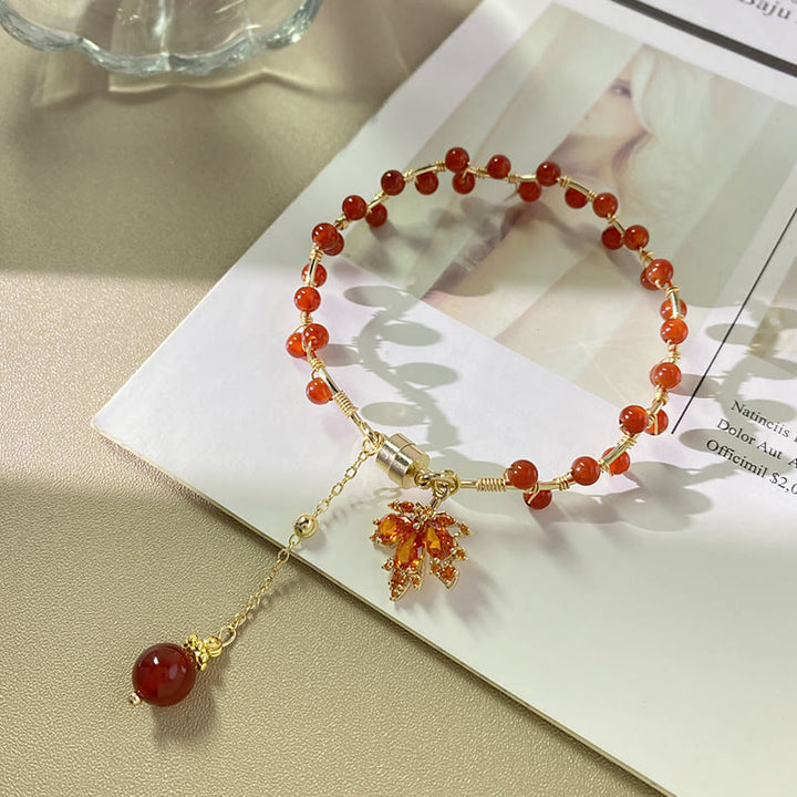 Buddha Stonesの赤いメープルリーフの幸運のお守りブレスレット