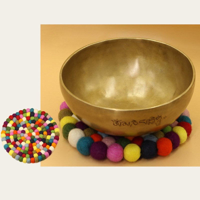 Buddha Stones チベットのシンギングボウルをモチーフにした手作りのフェルトウール製クッション装飾 - image 5