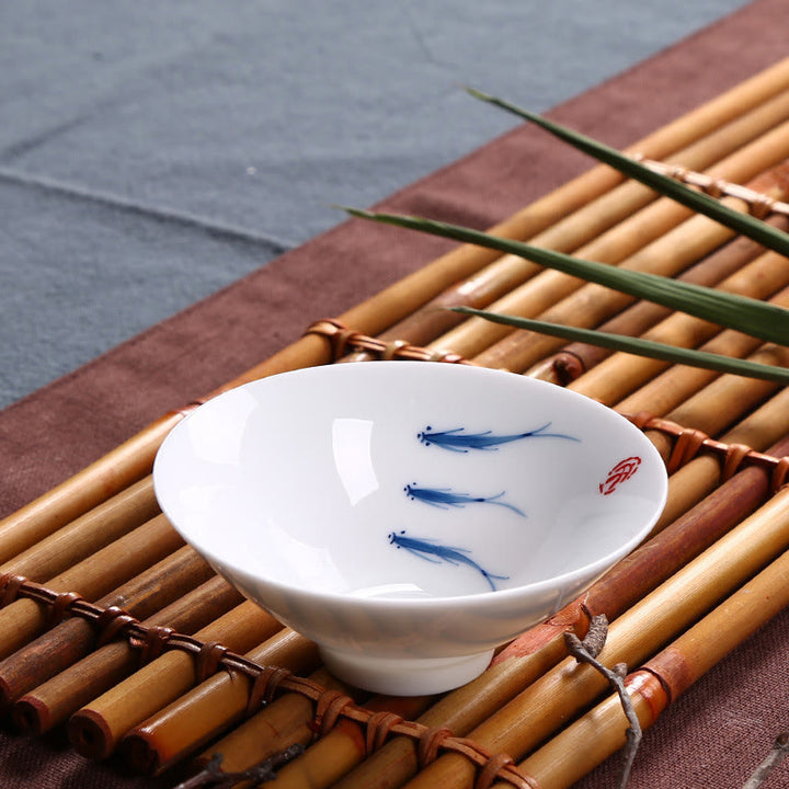 Buddha Stonesの青白磁の鯉の陶器ティーカップ、カンフーティーカップ