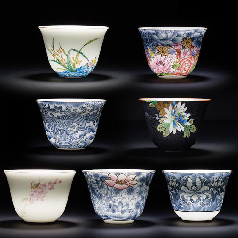 Buddha Stones、カラフルな花、蘭、海の波、青と白の磁器のティーカップ、カンフーティーカップ