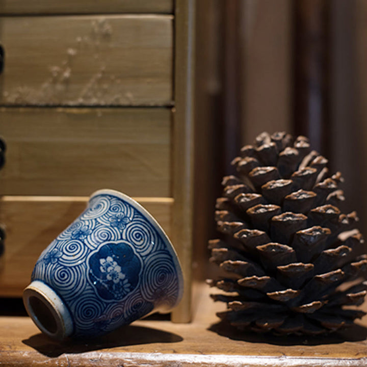 Buddha Stonesの青と白の磁器の手描きの蓮の花の陶器のティーカップカンフーティーカップ