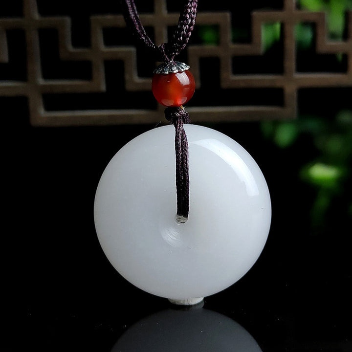 Buddha Stonesラウンド和田白翡翠平和バックル祝福ネックレスペンダント