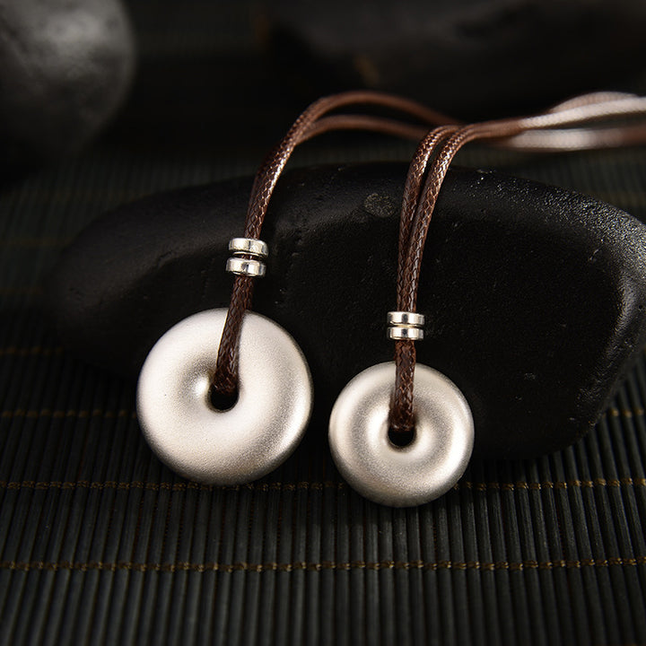 Buddha Stones999スターリングシルバー ラウンドピースバックルプロテクションネックレスペンダント