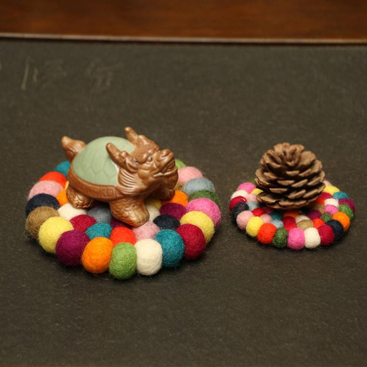 Buddha Stones チベットのシンギングボウルをモチーフにした手作りのフェルトウール製クッション装飾 - image 2