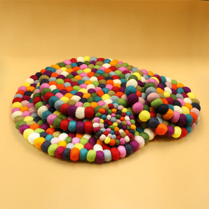 Buddha Stones チベットのシンギングボウルをモチーフにした手作りのフェルトウール製クッション装飾 - image 1