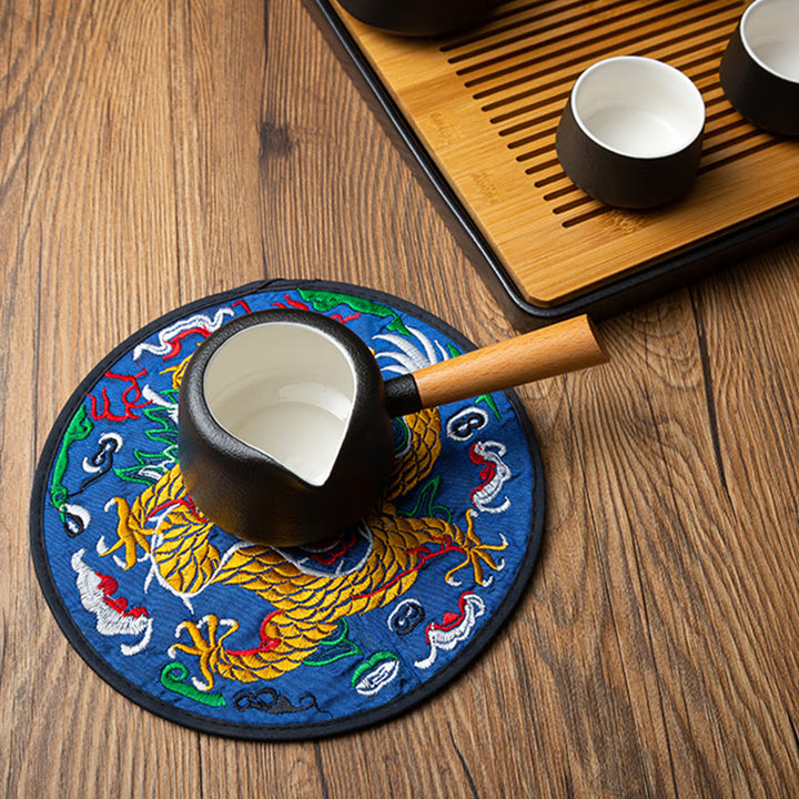 Buddha Stones龍刺繍カップマットパッドティーカップコースターカンフーティーマット