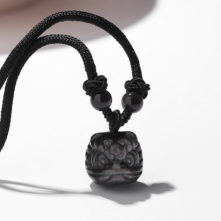 Buddha Stones天然銀光沢黒曜石 赤瑪瑙 踊るライオン 守護ネックレス ペンダント