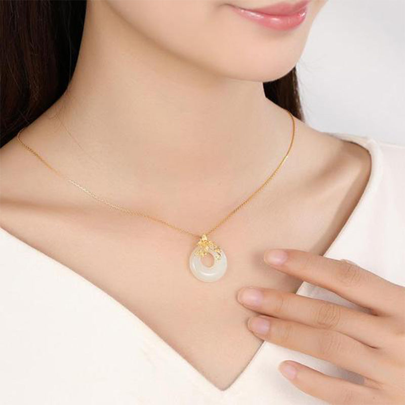 Buddha Stonesチベット白翡翠の穏やかなネックレス