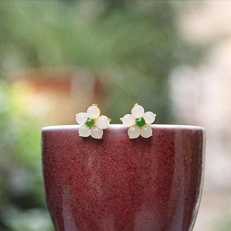 Buddha Stones 白翡翠の花モチーフ 幸運を呼ぶ祝福のスタッドピアス