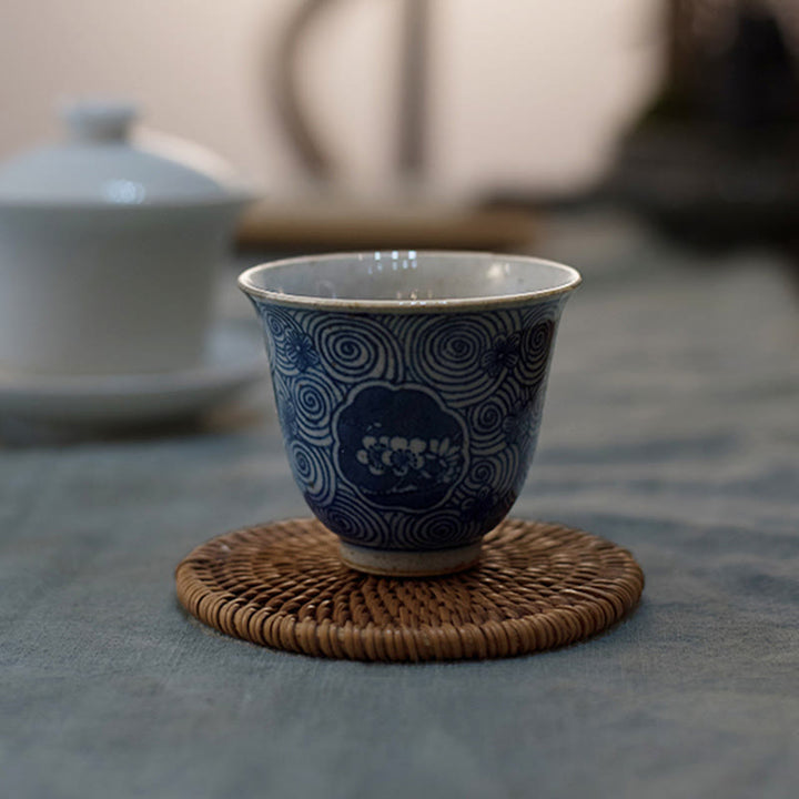 Buddha Stonesの青と白の磁器の手描きの蓮の花の陶器のティーカップカンフーティーカップ