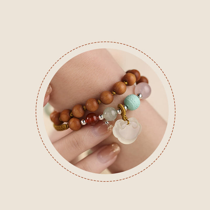 Buddha Stonesグリーンサンダルウッド カルセドニー ピースバックルチャーム 癒しのダブルラップブレスレット