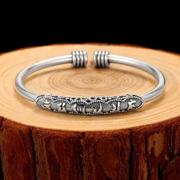 Buddha Stonesオーム・マニ・パドメ・フム彫刻入り 平和 カフブレスレット バングル