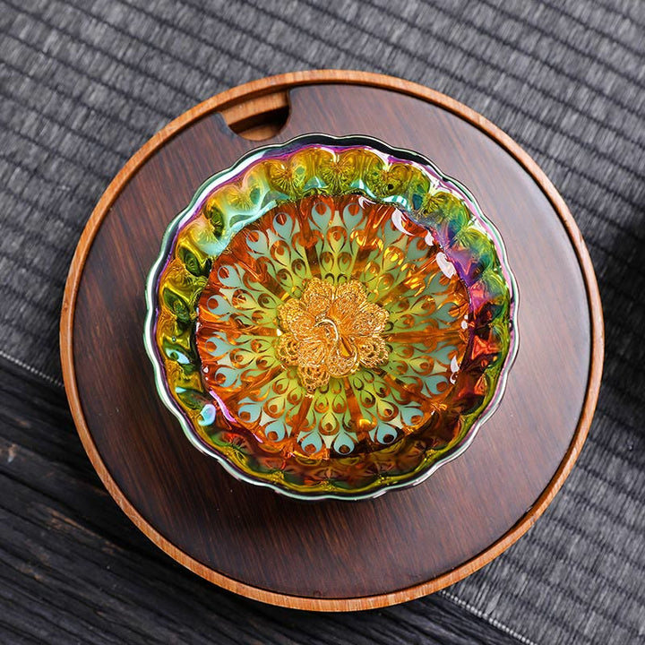 Buddha Stones鮮やかな孔雀の蓮の象嵌デザイン カラフルな中国製 Jianzhan 陶器ティーカップ カンフーティーカップ