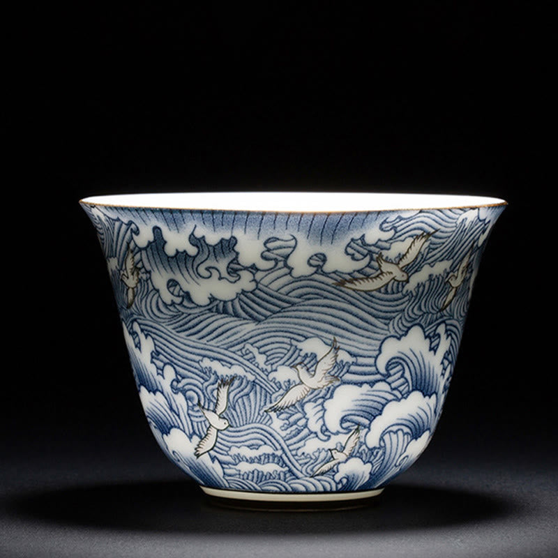 Buddha Stones、カラフルな花、蘭、海の波、青と白の磁器のティーカップ、カンフーティーカップ